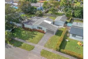 330 70th Terrace, Hollywood, FL 33024 - MLS#B26002107