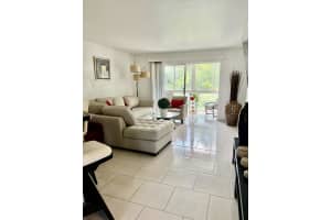 9261 Sunrise Lakes Boulevard, Sunrise, FL 33322 - MLS#B26002246