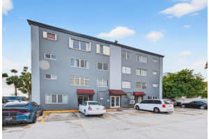 1060 Crystal Lake Drive, Deerfield Beach, FL 33064 - MLS#B26002401