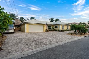 844 East Drive, Boynton Beach, Fl 33435 Boynton Beach, FL 33435 - Off Market
