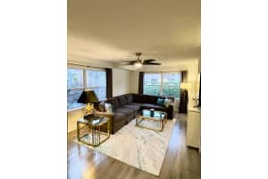 1917 Stratford Way, West Palm Beach, FL 33409 - MLS#B26002855