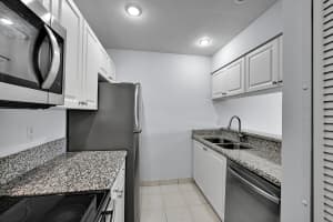 906 Twin Lakes Drive, Coral Springs, FL 33071 - MLS#B26002893