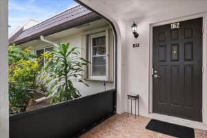 162 Lake Susan Lane, West Palm Beach, FL 33411 - MLS#B26003043