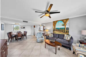 225 Bonnie Boulevard, Palm Springs, FL 33461 - MLS#B26003114