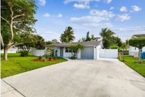 702 10th Avenue, Boynton Beach, FL 33435 - MLS#B26003120