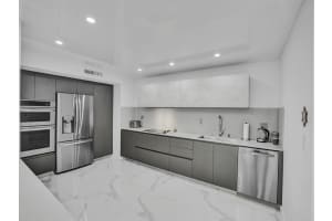 2500 Parkview Drive, Hallandale Beach, FL 33009 - MLS#B26003367