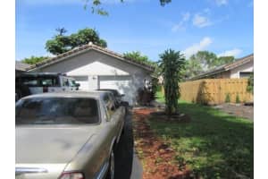 1722 93rd Terrace, Coral Springs, FL 33071 - MLS#B26003411