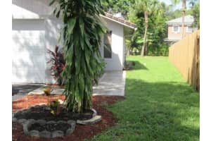 1722 93rd Terrace, Coral Springs, FL 33071 - MLS#B26003411