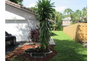 1722 93rd Terrace, Coral Springs, FL 33071 - MLS#B26003411