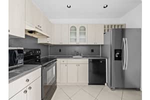 1 Jacaranda Country Club Drive, Plantation, FL 33324 - MLS#B26003456