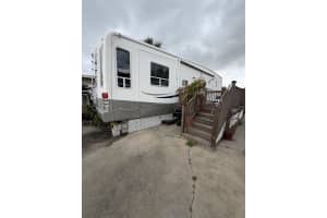 5240 67th Avenue, Okeechobee, FL 34974 - MLS#B26003476