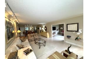 625 Oaks Drive 106, Pompano Beach
