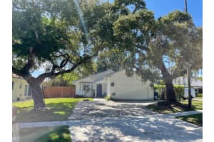 615 Lake Drive, Lantana, FL 33462 - MLS#B26003839