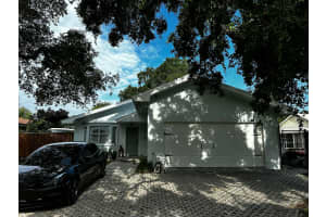 615 Lake Drive, Lantana, FL 33462 - MLS#B26003839