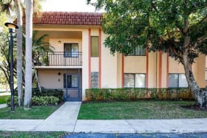 359 Lakeview Drive, Weston, FL 33326 - MLS#B26004078