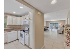 359 Lakeview Drive, Weston, FL 33326 - MLS#B26004078