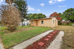 405 22nd Street, Fort Pierce, FL 34950 - MLS#B26004130