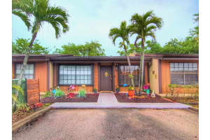 10180 Cypress Court, Pembroke Pines, FL 33026 - MLS#B26004135