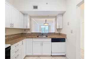 3020 32nd Avenue, Fort Lauderdale, FL 33308 - MLS#B26004149