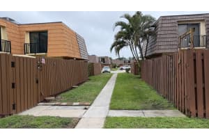 882 Springdale Circle, Palm Springs, FL 33461 - MLS#B26004302