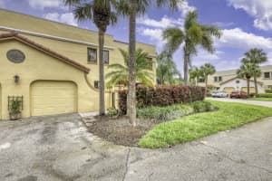 44 Uno Lago Drive, North Palm Beach, FL 33408 - MLS#B26004357