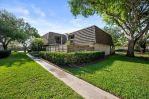 522 5th Terrace, Palm Beach Gardens, FL 33418 - MLS#B26004630