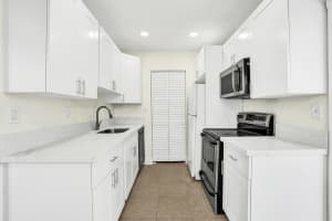 700 70th Avenue, Hollywood, FL 33024 - MLS#B26004733