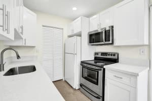 700 70th Avenue, Hollywood, FL 33024 - MLS#B26004733