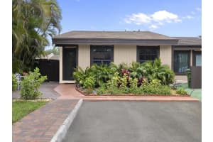 2331 Peach Court, Pembroke Pines, FL 33026 - MLS#B26004845