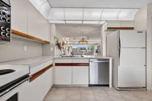 5561 Fairway Park Drive, Boynton Beach, FL 33437 - MLS#B26004883