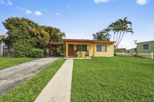 291 Tulip Tree Drive, Lantana, FL 33462 - MLS#B26005025