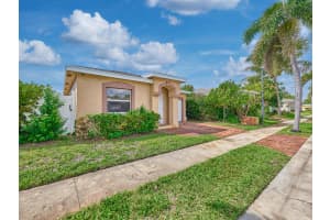 556 Ridge Cir Circle, Boynton Beach, FL 33435 - MLS#B26005032