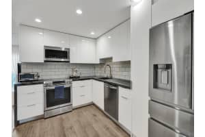 4200 Hillcrest Drive, Hollywood, FL 33021 - MLS#B26005552