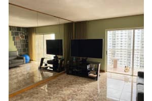 400 Kings Point Drive, Sunny Isles Beach, FL 33160 - MLS#B26005631