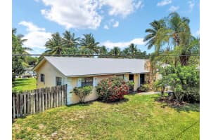 1902 Mimosa Avenue, Fort Pierce, FL 34949 - MLS#B26005693