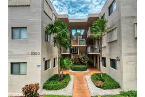 5250 Las Verdes Circle, Delray Beach, FL 33484 - MLS#B26005848