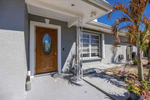 403 Oleander Avenue, Port Saint Lucie, FL 34952 - MLS#B26005851