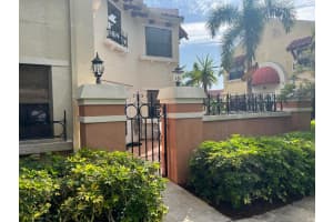 13 Uno Lago Drive, Juno Beach, FL 33408 - MLS#B26005925
