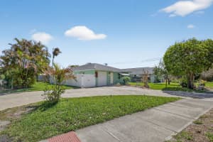 4914 Pine Knoll Way, Stuart, FL 34997 - MLS#B26005989