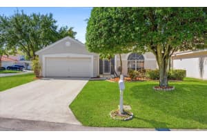 1352 Fairfax Cir Circle, Boynton Beach, FL 33436 - MLS#B26006096