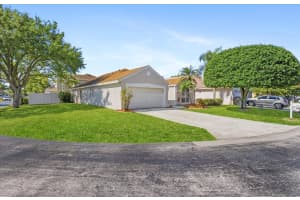 1352 Fairfax Cir Circle, Boynton Beach, FL 33436 - MLS#B26006096