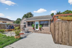 425 Broward Avenue, Greenacres, FL 33463 - MLS#B26006154