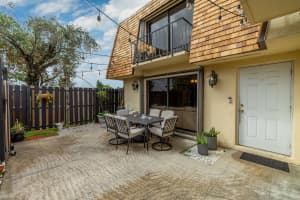 393 Lake Arbor Drive, Palm Springs, FL 33461 - MLS#B26006201