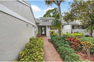 30 Eastgate Drive, Boynton Beach, FL 33436 - MLS#B26006299