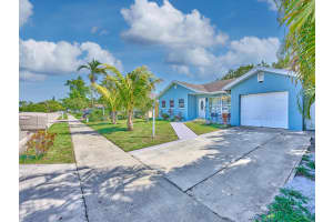 9020 8th Street, Boca Raton, FL 33433 - MLS#B26006508