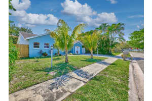 9020 8th Street, Boca Raton, FL 33433 - MLS#B26006508