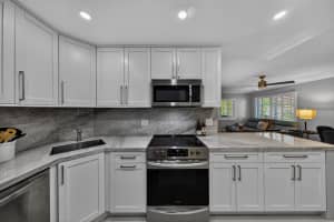 300 19th Court, Wilton Manors, FL 33305 - MLS#B26006514