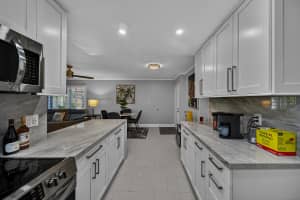 300 19th Court, Wilton Manors, FL 33305 - MLS#B26006514