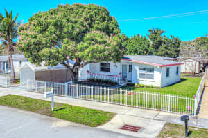 281 46th Street, Deerfield Beach, FL 33064 - MLS#B26006594