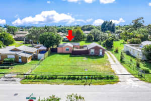 3901 Lakewood Road, Lake Worth Beach, FL 33461 - MLS#B26007005